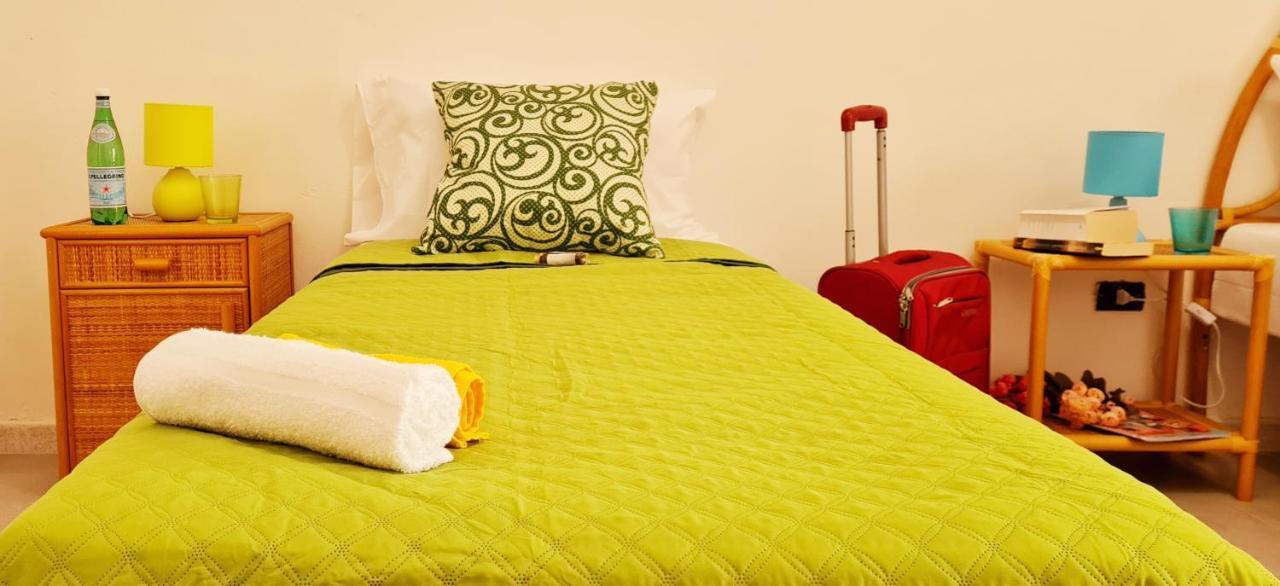 Ninfa Sul Mare 50 M E T R I Dal Mare Parcheggio Gratuito Custodito *