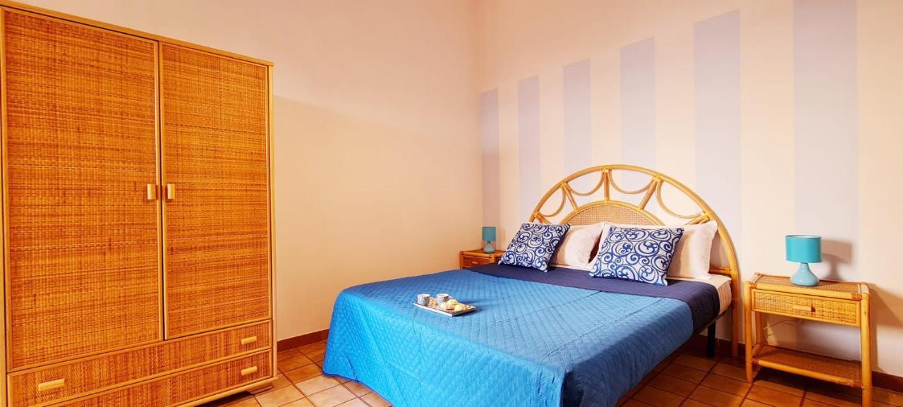 Ninfa Sul Mare 50 M E T R I Dal Mare Parcheggio Gratuito Custodito Capo Vaticano