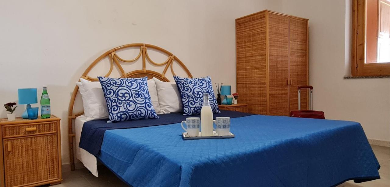 Ninfa Sul Mare 50 M E T R I Dal Mare Parcheggio Gratuito Custodito