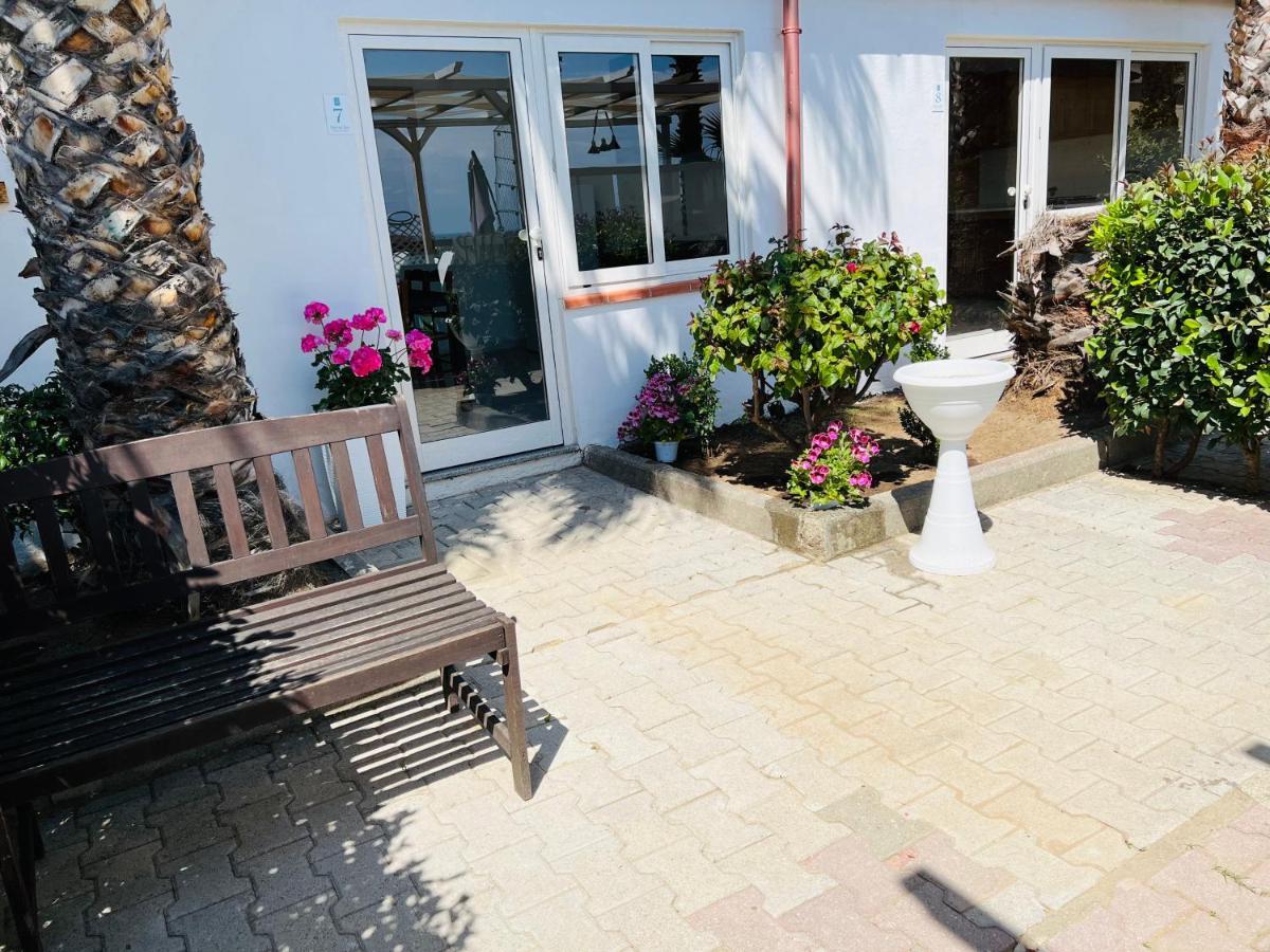 Ninfa Sul Mare 50 M E T R I Dal Mare Parcheggio Gratuito Custodito *
